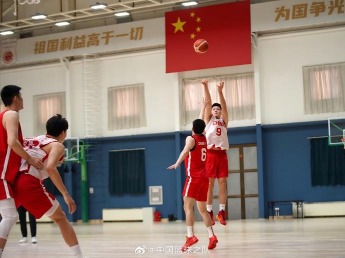  對抗訓練繼續(xù)！中國男籃最新訓練圖集新鮮出爐