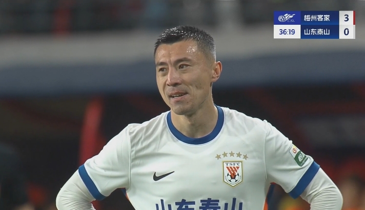 34分鐘0-3落后！36歲鄭錚苦笑36歲大雷沮喪 替補(bǔ)席黃政宇神態(tài)輕松