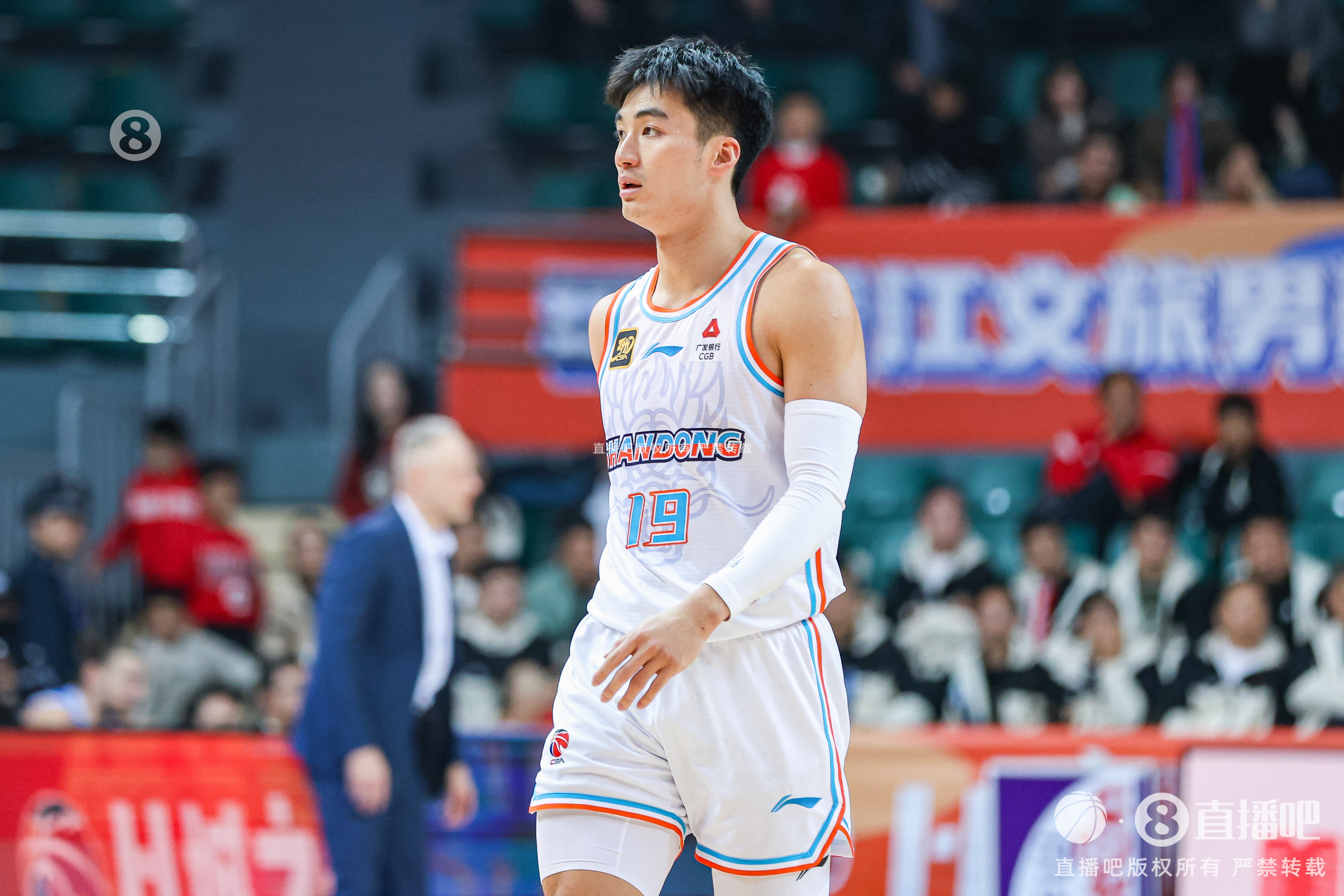  今天效率奇高！于德豪上半場11分鐘7投5中砍下全隊最高的12分